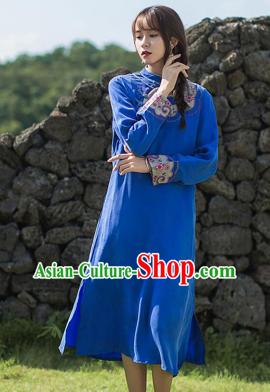 China Classical Embroidered Slant Opening Cheongsam Traditional Young Lady Royallbue Qipao Dress