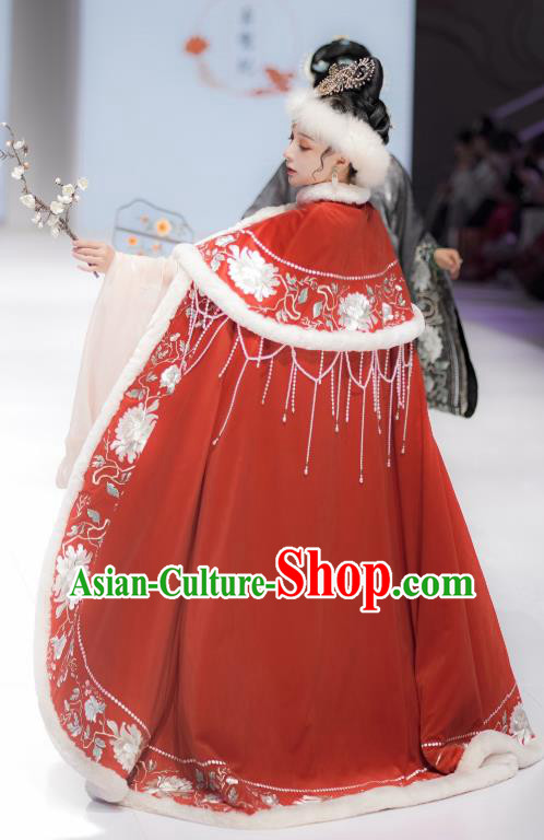 China Ancient Ming Dynasty Court Woman Embroidered Red Cape Historical Hanfu Clothing