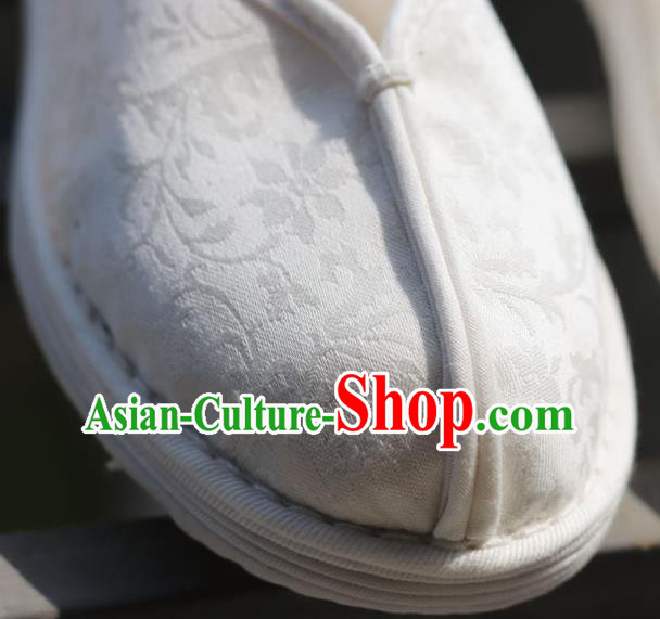 China Handmade Multi Layered White Cloth Shoes National Country Woman Shoes