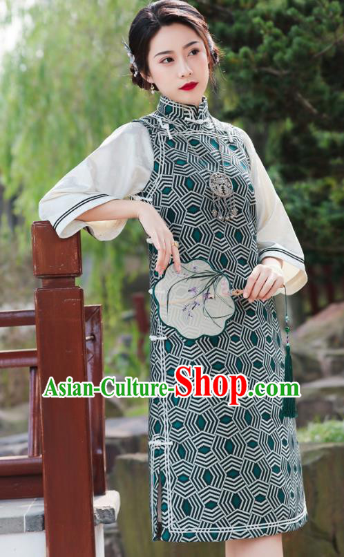 China Traditional Short Cheongsam Classical Wide Sleeve Qipao Dress