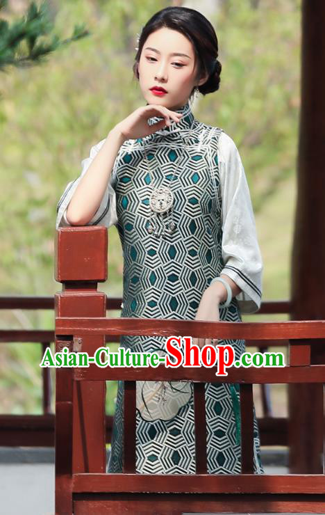 China Traditional Short Cheongsam Classical Wide Sleeve Qipao Dress