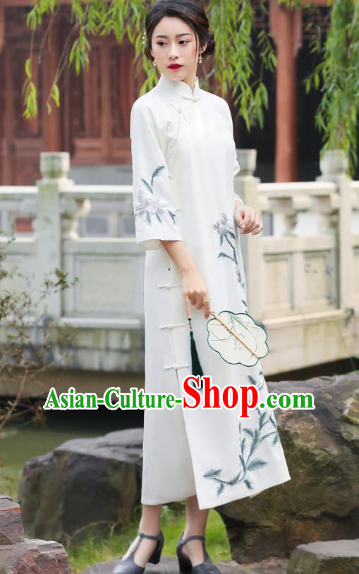 China Classical Embroidered Peony White Qipao Dress National Clothing Traditional Cheongsam