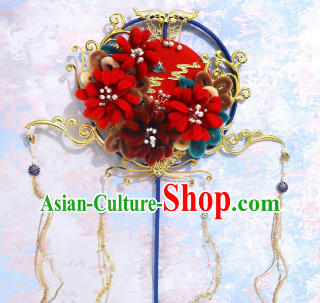 China Traditional Wedding Velvet Chrysanthemum Fan Handmade Golden Tassel Palace Fan Classical Bride Fan