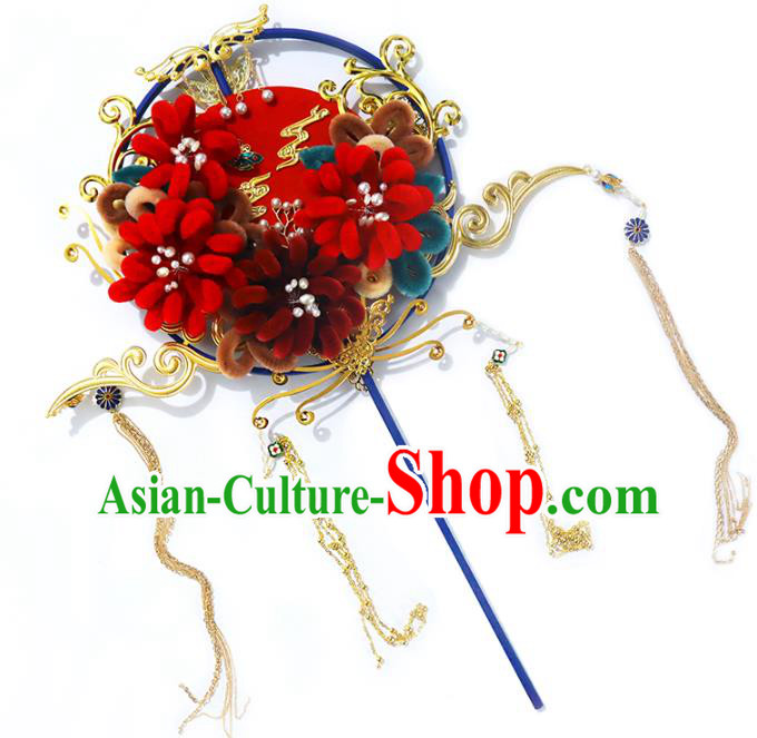 China Traditional Wedding Velvet Chrysanthemum Fan Handmade Golden Tassel Palace Fan Classical Bride Fan