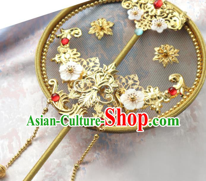 China Traditional Wedding Golden Circular Fan Handmade Palace Fan Classical Hanfu Fan
