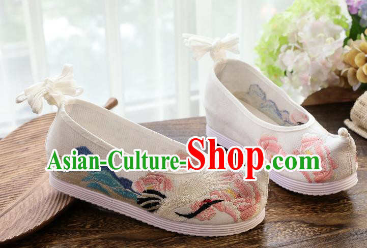 China Handmade Princess Shoes National Embroidered Crane White Shoes Traditional Ming Dynasty Hanfu Shoes