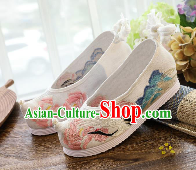 China Handmade Princess Shoes National Embroidered Crane White Shoes Traditional Ming Dynasty Hanfu Shoes