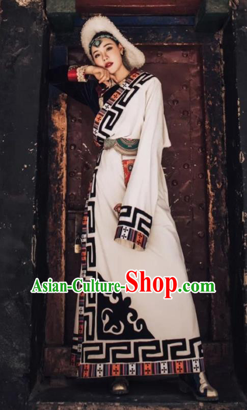 China Zang Nationality Dance White Woolen Robe Traditional Xizang Tibetan Minority Woman Clothing