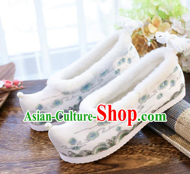 China National Embroidered White Cloth Shoes Traditional Winter Hanfu Shoes Handmade Ancient Princess Shoes
