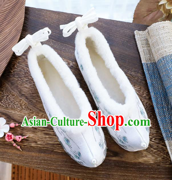 China National Embroidered White Cloth Shoes Traditional Winter Hanfu Shoes Handmade Ancient Princess Shoes