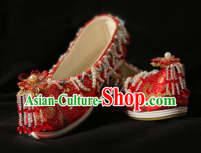 China Ancient Bride Beads Tassel Shoes Traditional Ming Dynasty Hanfu Shoes Handmade Wedding Red Satin Shoes