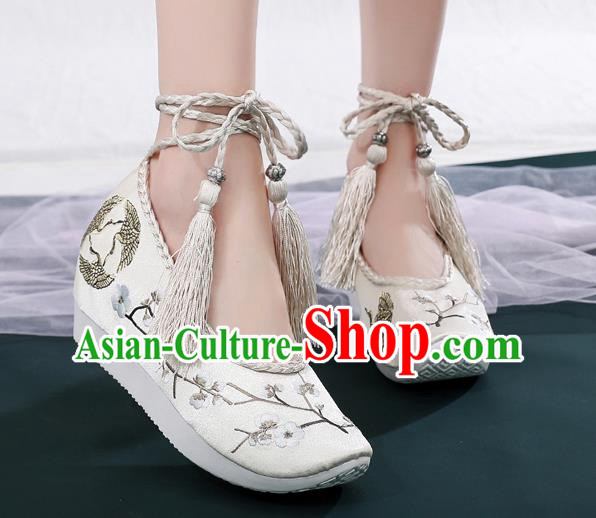 China Traditional Ming Dynasty Hanfu Shoes Ancient Princess Embroidered Shoes National White Satin Shoes