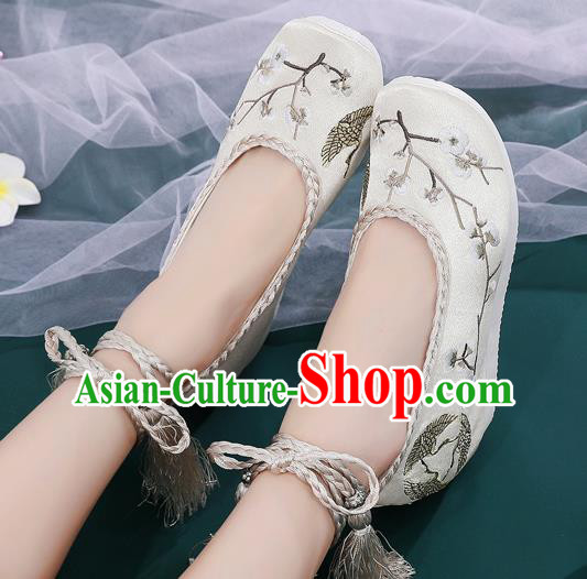 China Traditional Ming Dynasty Hanfu Shoes Ancient Princess Embroidered Shoes National White Satin Shoes