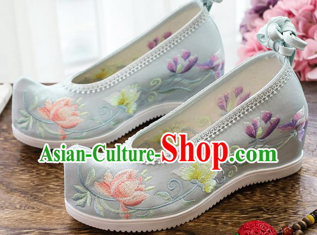 China National Woman Light Blue Cloth Shoes Traditional Embroidered Wedges Shoes Handmade Shoes