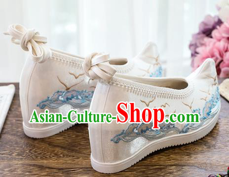China Traditional Embroidered Waves Shoes Handmade White Cloth Shoes National Woman Wedges Shoes