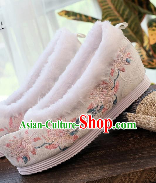 China Handmade Winter Woman Hanfu Shoes National White Cloth Shoes Traditional Embroidered Lotus Shoes