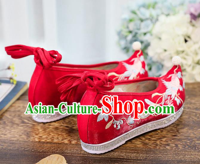 China Handmade Princess Pearls Shoes Traditional Wedding Hanfu Shoes Embroidered Red Cloth Shoes