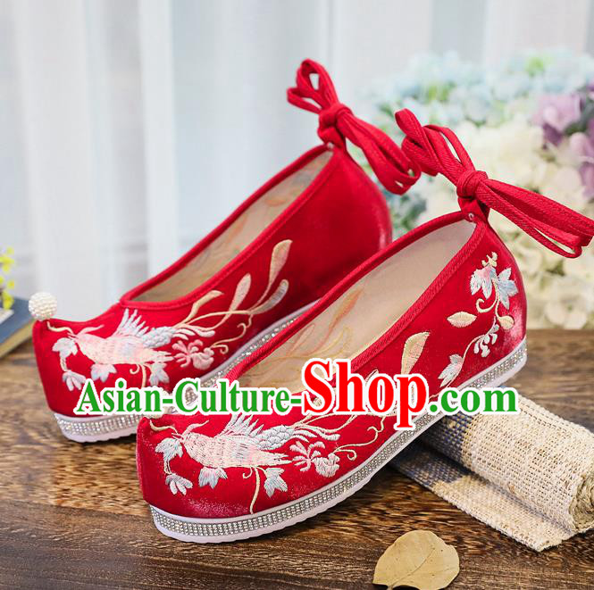China Handmade Princess Pearls Shoes Traditional Wedding Hanfu Shoes Embroidered Red Cloth Shoes