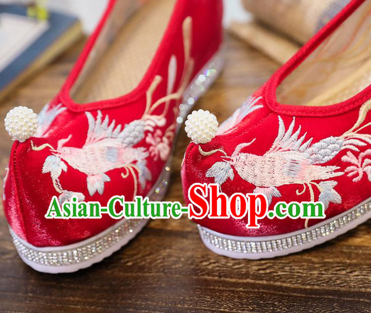 China Handmade Princess Pearls Shoes Traditional Wedding Hanfu Shoes Embroidered Red Cloth Shoes