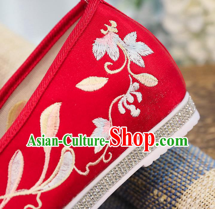 China Handmade Princess Pearls Shoes Traditional Wedding Hanfu Shoes Embroidered Red Cloth Shoes