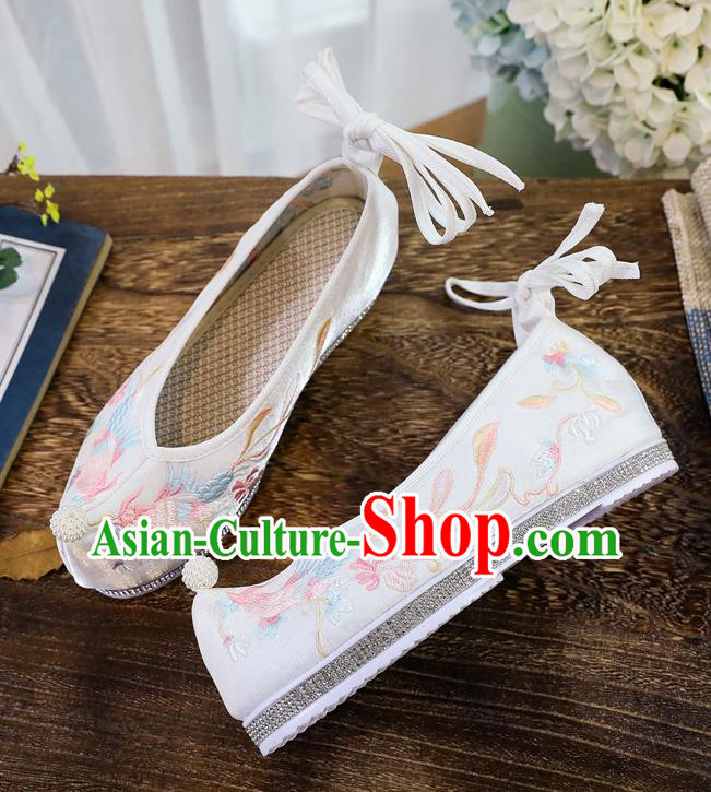 China Handmade Princess Bow Shoes Traditional Ming Dynasty Pearl Shoes Embroidered White Cloth Shoes