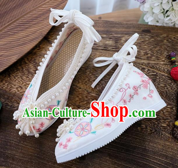 China Handmade White Cloth Shoes Traditional Pearls Tassel Shoes National Embroidered Shoes