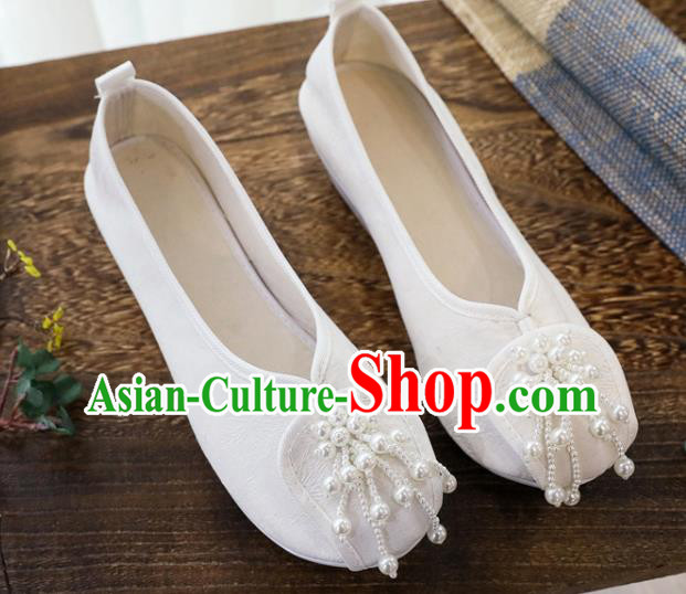China Handmade Folk Dance Shoes National Pearls Tassel Shoes Traditional Jacquard White Cloth Shoes