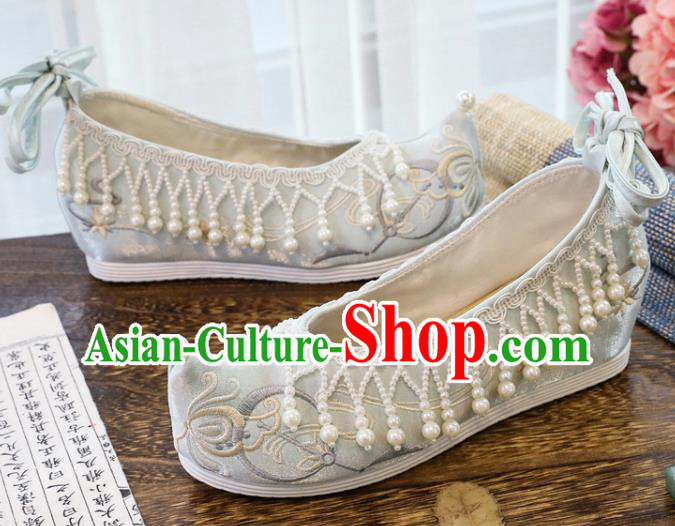 China National Embroidered Shoes Traditional Xiuhe Light Blue Cloth Shoes Handmade Pearls Tassel Shoes