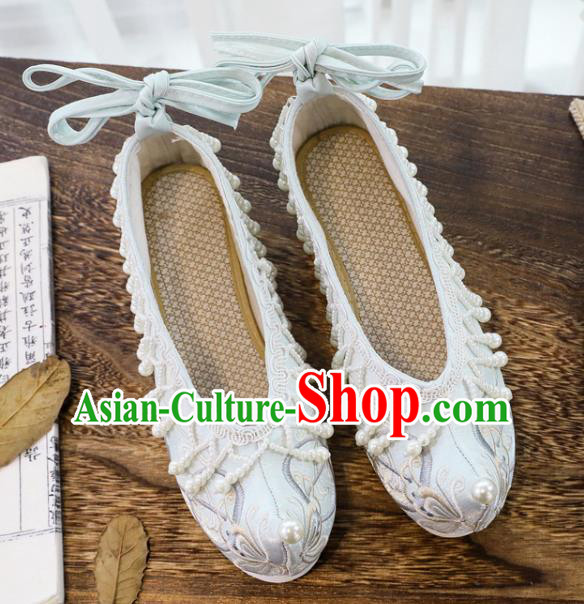China National Embroidered Shoes Traditional Xiuhe Light Blue Cloth Shoes Handmade Pearls Tassel Shoes