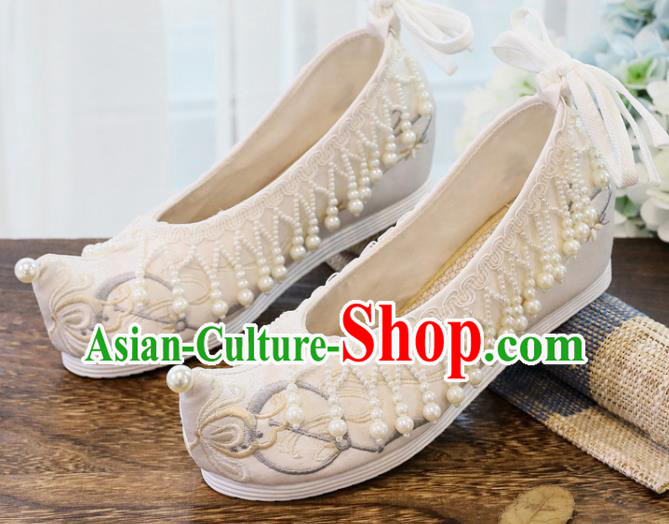 China Handmade Pearls Tassel Shoes National Embroidered Shoes Traditional Xiuhe Beige Cloth Shoes