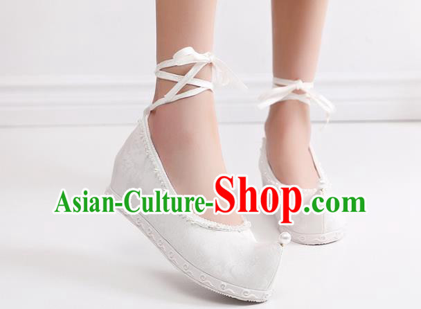 China National White Cloth Shoes Traditional Ming Dynasty Hanfu Shoes Handmade Pearls Bow Shoes