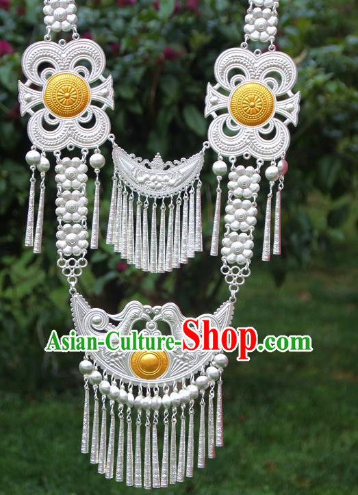 China Handmade Yi Ethnic Silver Necklet Accessories Traditional Minority Stage Performance Necklace