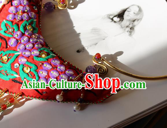 China Handmade Embroidered Red Sachet Necklet Accessories Traditional Cheongsam Tassel Brass Necklace