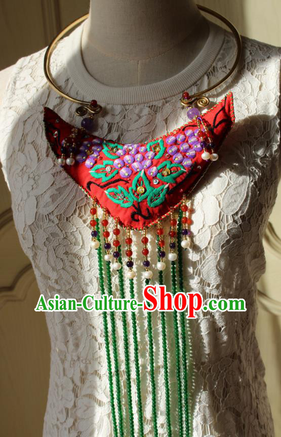 China Handmade Embroidered Red Sachet Necklet Accessories Traditional Cheongsam Tassel Brass Necklace
