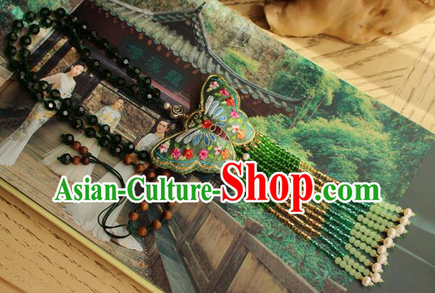China Handmade Tassel Necklet Traditional Cheongsam Embroidered Green Butterfly Necklace Accessories