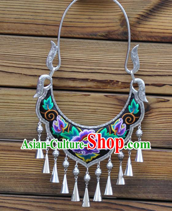 China Traditional Yi Minority Embroidered Purple Peony Necklace Handmade Ethnic Folk Dance Silver Necklet Accessories