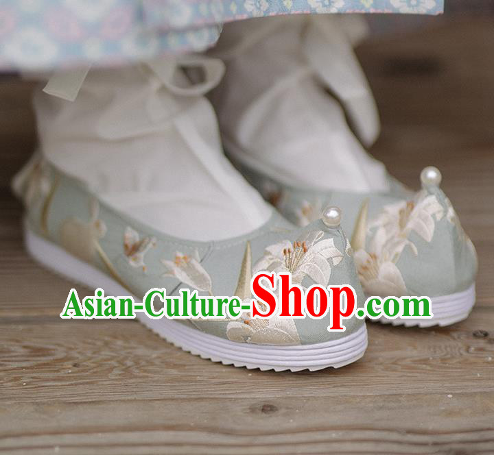 Chinese Traditional Hanfu Shoes Embroidered Rabbit Flowers Shoes Handmade Light Green Cloth Shoes