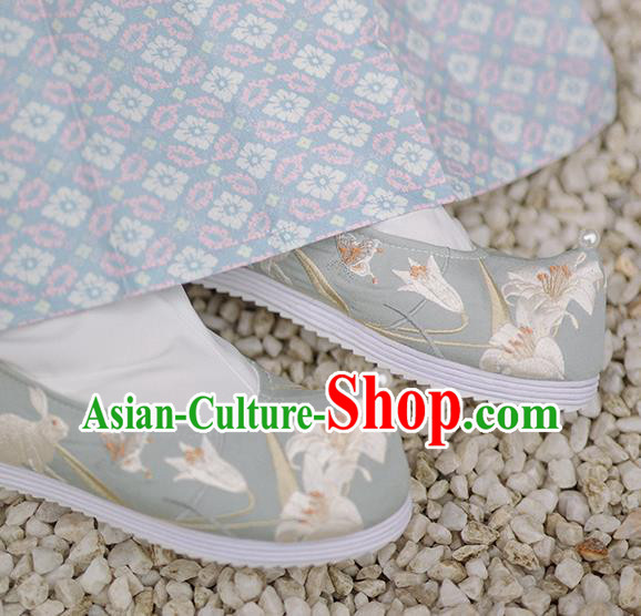 Chinese Traditional Hanfu Shoes Embroidered Rabbit Flowers Shoes Handmade Light Green Cloth Shoes