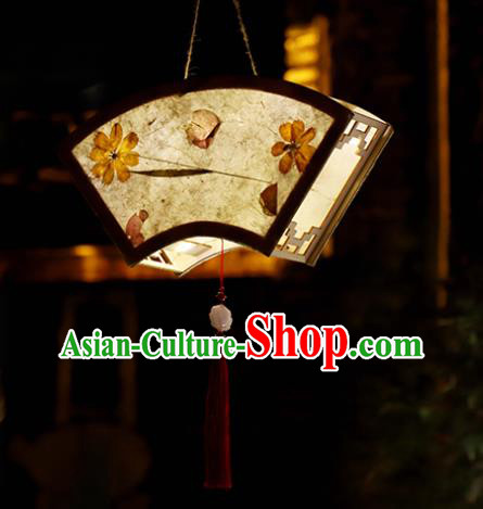 China Handmade New Year Decoration Parchment Hanging Lamp Traditional Spring Festival Fan Shape Palace Lantern