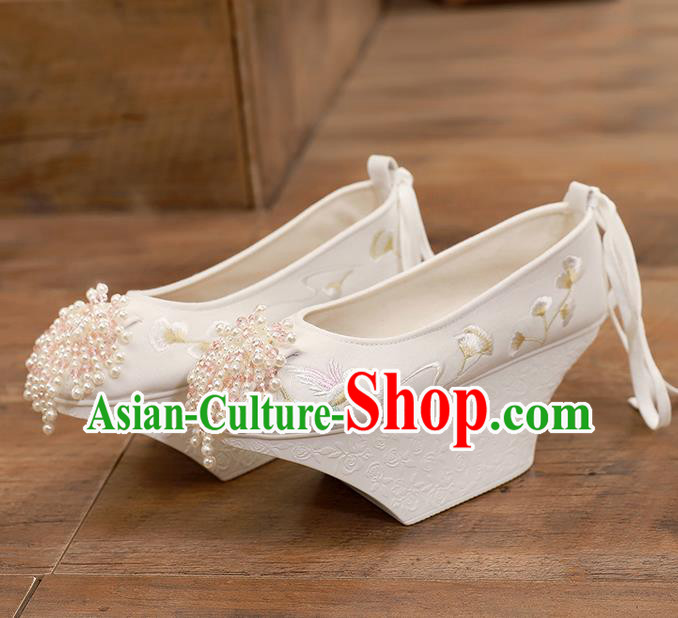 Chinese Traditional Ancient Qing Dynasty Imperial Consort Saucers Shoes Handmade Embroidered Ginkgo Leaf Shoes