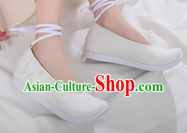 Chinese Traditional Ming Dynasty Hanfu Shoes Handmade Embroidered Beige Shoes Ancient Princess Shoes