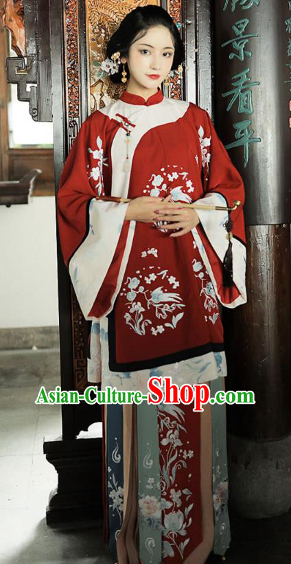 China Ancient Qing Dynasty Noble Woman Embroidered Historical Costumes and Hair Accessories