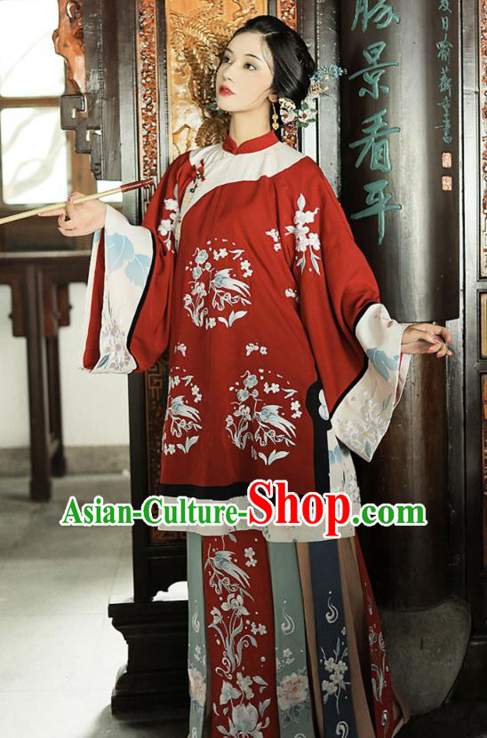 China Ancient Qing Dynasty Noble Woman Embroidered Historical Costumes and Hair Accessories