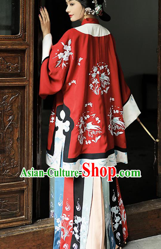 China Ancient Qing Dynasty Noble Woman Embroidered Historical Costumes and Hair Accessories
