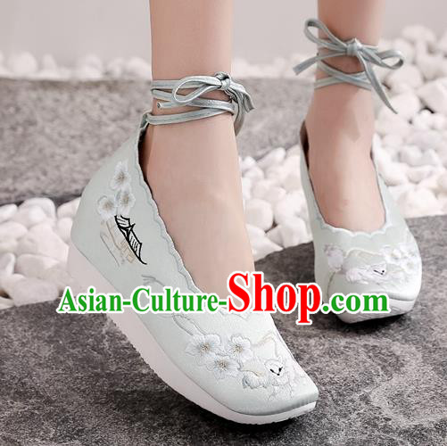 China Embroidered Shoes National Satin Shoes Traditional Tang Dynasty Princess Light Green Shoes