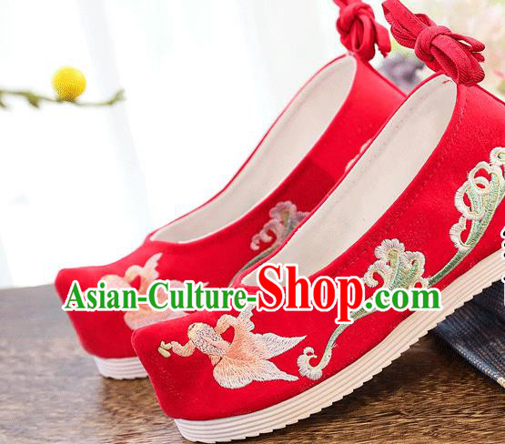 China Embroidered Goldfish Shoes Handmade Wedding Red Cloth Shoes Traditional National Woman Shoes