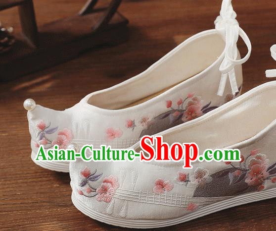 China Embroidered Lute Shoes Handmade White Cloth Bow Shoes Folk Dance Shoes