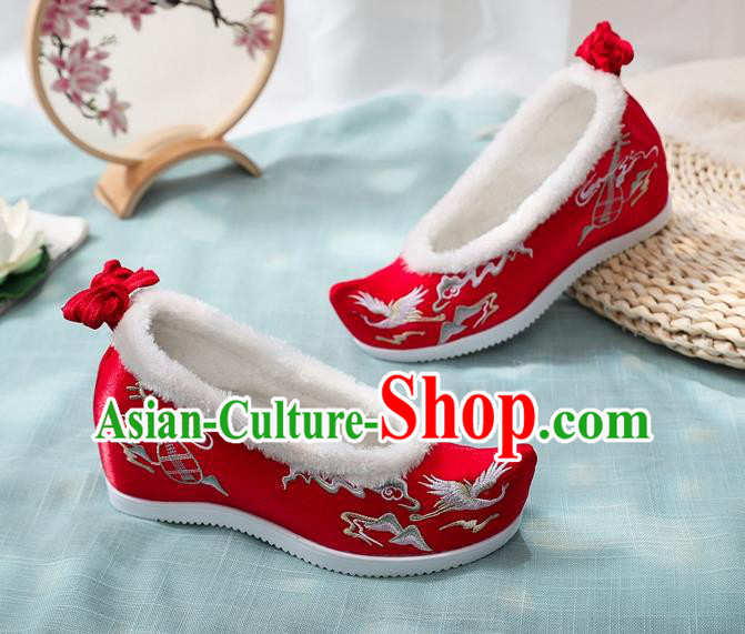 Chinese Embroidered Red Cloth Shoes Classical Dance Wedge Heel Shoes National Winter Wedding Shoes