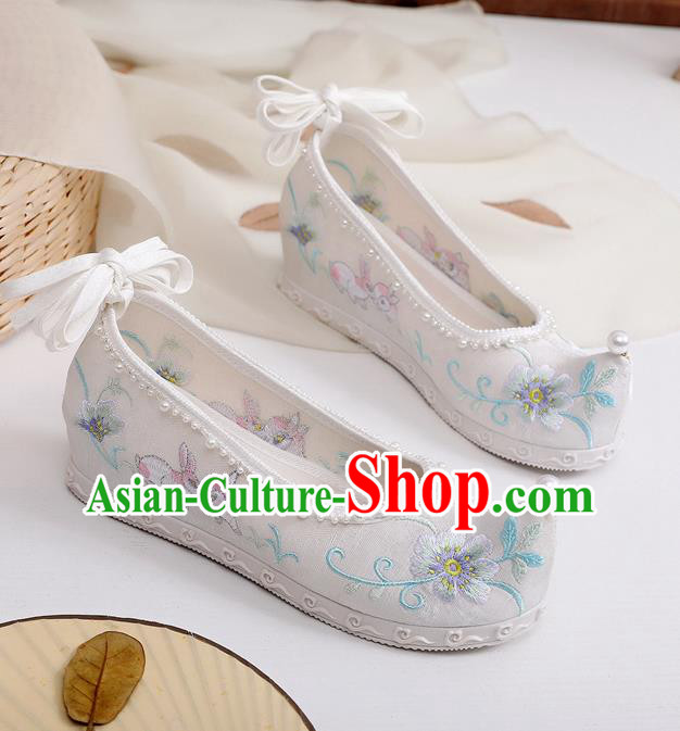 China Princess Shoes Embroidered Rabbit Flowers Shoes Hanfu Bow Shoes Traditional Ming Dynasty White Cloth Shoes