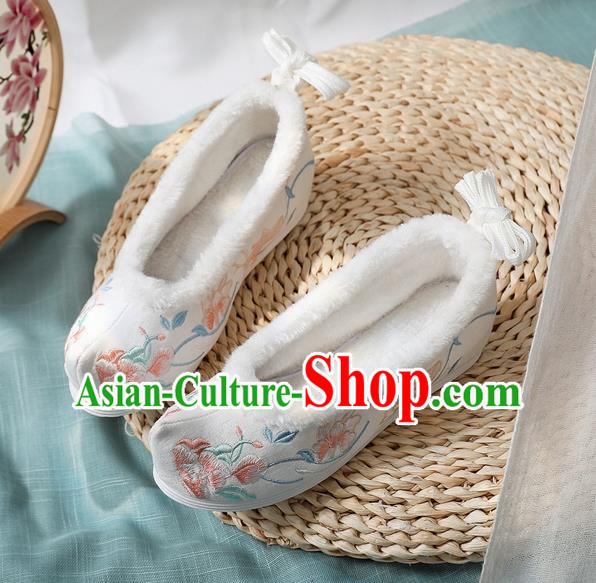 Chinese Embroidered Peony White Cloth Shoes Classical Wedge Heel Shoes National Woman Winter Shoes